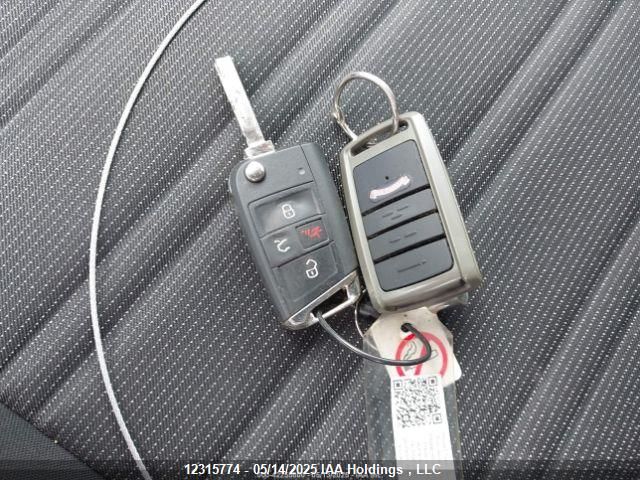3VVFB7AX2RM043209 Volkswagen TIGUAN S