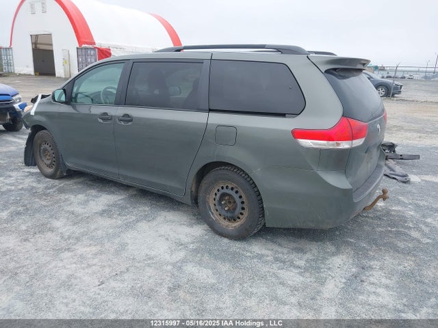 12315997 :رقم المزاد ، 5TDZK3DC2CS204114 vin ، 2012 Toyota Sienna مزاد بيع