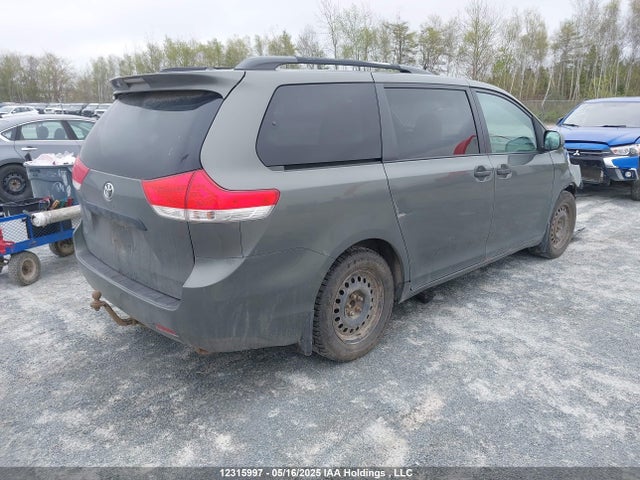 12315997 :رقم المزاد ، 5TDZK3DC2CS204114 vin ، 2012 Toyota Sienna مزاد بيع