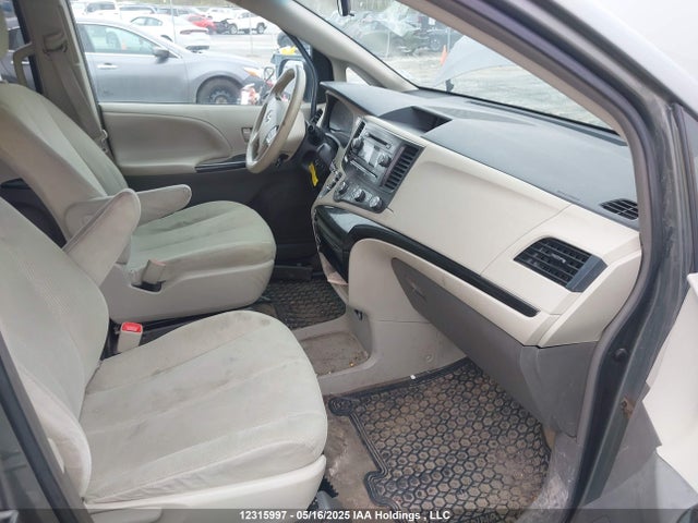 12315997 :رقم المزاد ، 5TDZK3DC2CS204114 vin ، 2012 Toyota Sienna مزاد بيع