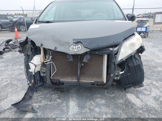 12315997 :رقم المزاد ، 5TDZK3DC2CS204114 vin ، 2012 Toyota Sienna مزاد بيع