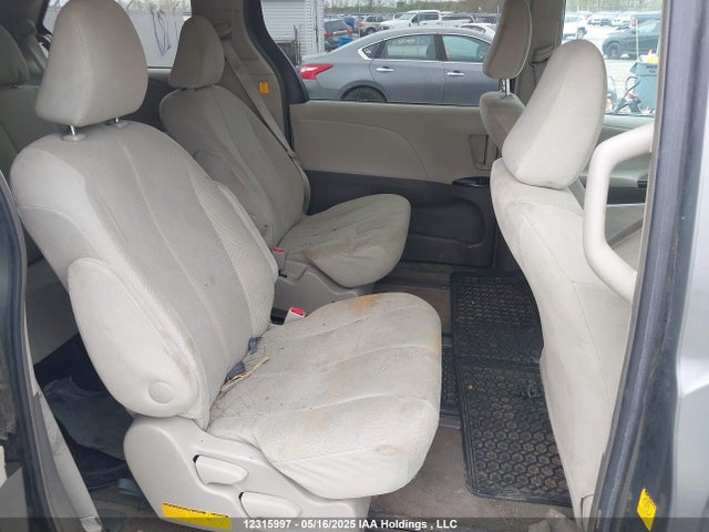 12315997 :رقم المزاد ، 5TDZK3DC2CS204114 vin ، 2012 Toyota Sienna مزاد بيع