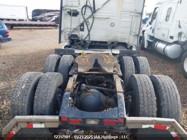 4V4NC9EH2LN230215 Volvo d13