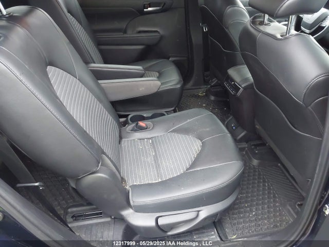 5TDLZRBH3NS213345 Toyota Highlander