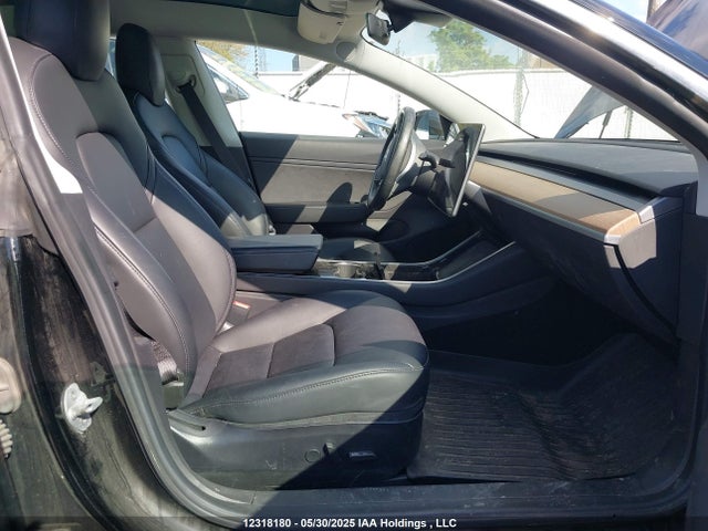 5YJ3E1EB8KF367375 Tesla MODEL 3