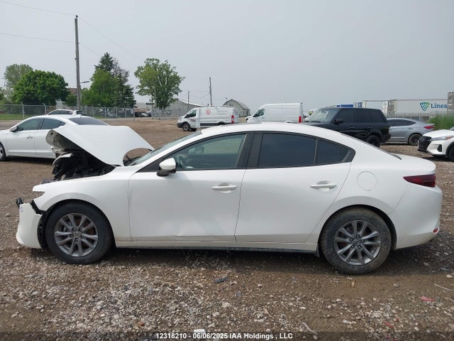 Mazda 3 Preferred 2021 JM1BPACL1M1332500 Image 14