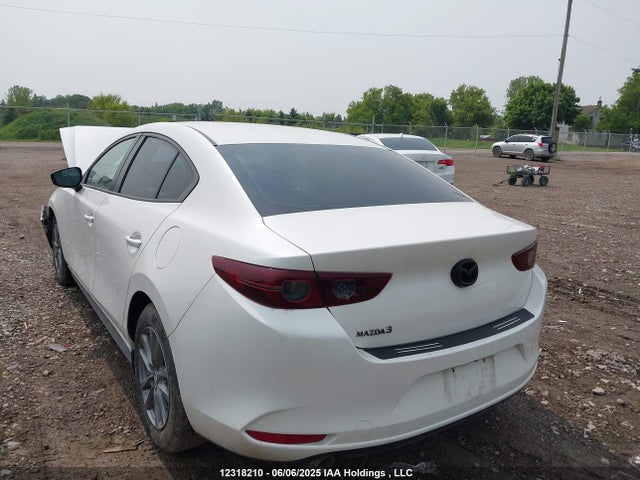 Mazda 3 Preferred 2021 JM1BPACL1M1332500 Image 3