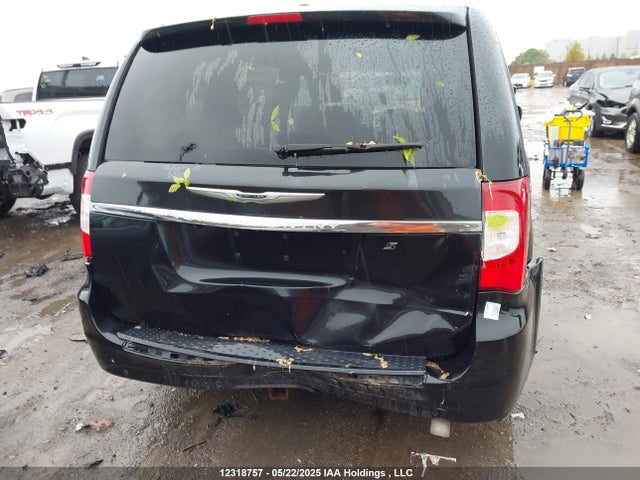 2C4RC1HG8GR158401 Chrysler Town and Country
