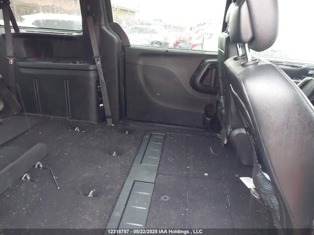 2C4RC1HG8GR158401 Chrysler Town and Country