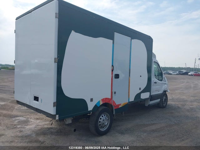 1FDBW7Z81NKA09807 Ford T-350