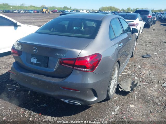W1K3G4FBXNJ349991 Mercedes-Benz A 220 4matic