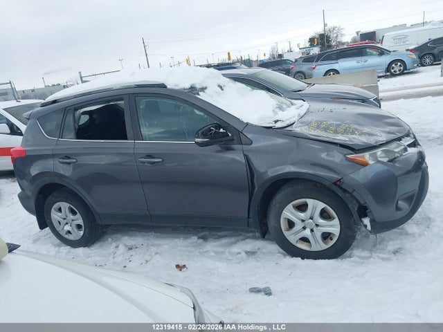 2T3ZFREV3FW180688 Toyota RAV4 LE