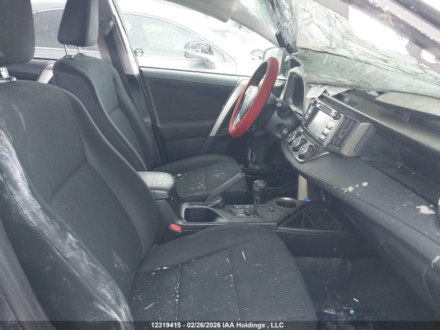 2T3ZFREV3FW180688 Toyota RAV4 LE