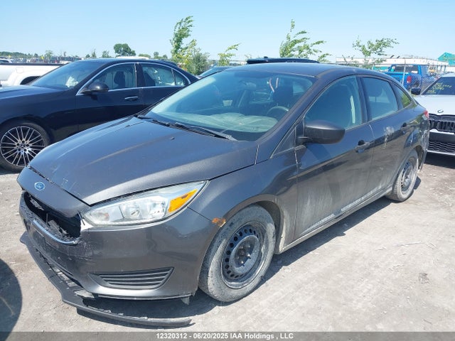 Ford Focus 2016 1FADP3E21GL214728 Image 2