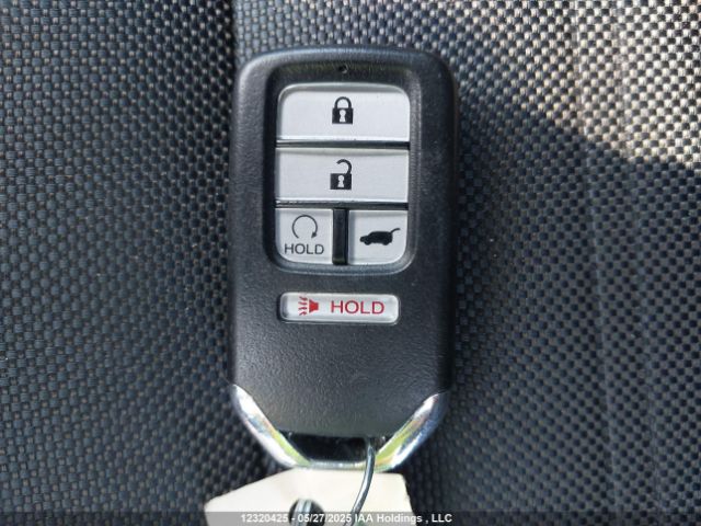 2HKRW1H2XLH002704 Honda CR-V LX