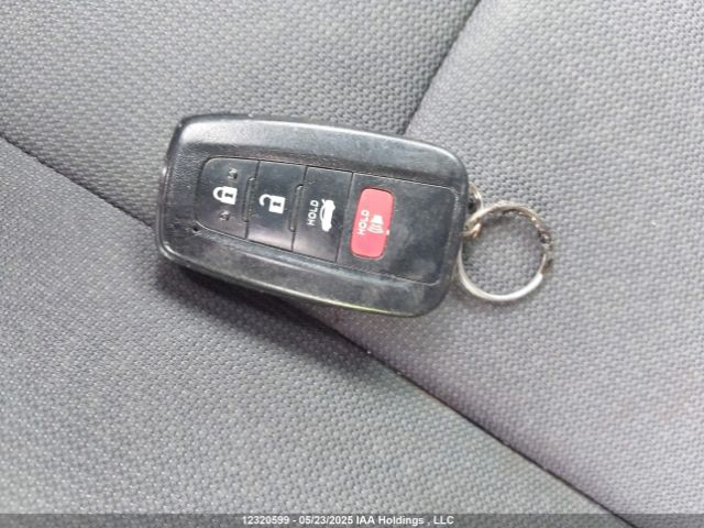 5YFBPMBE4MP155697 Toyota COROLLA LE