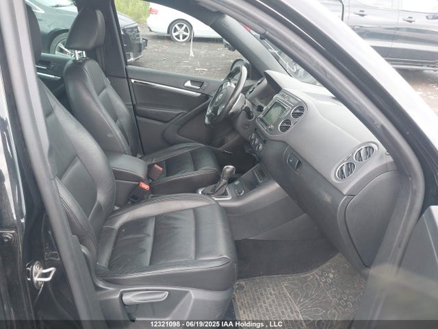 WVGLV7AX9HW503369 Volkswagen 2017