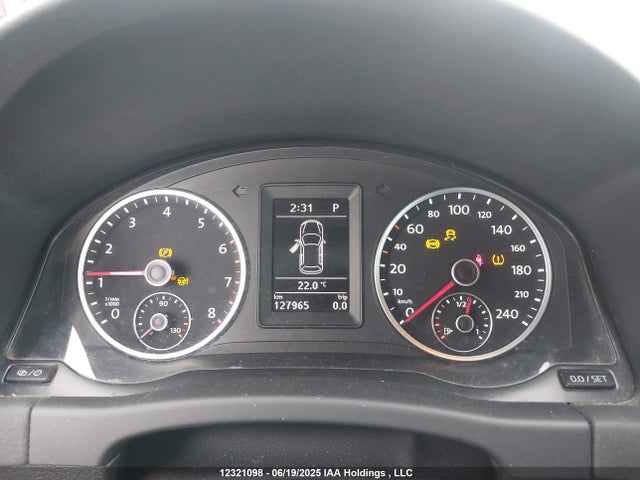 WVGLV7AX9HW503369 Volkswagen 2017