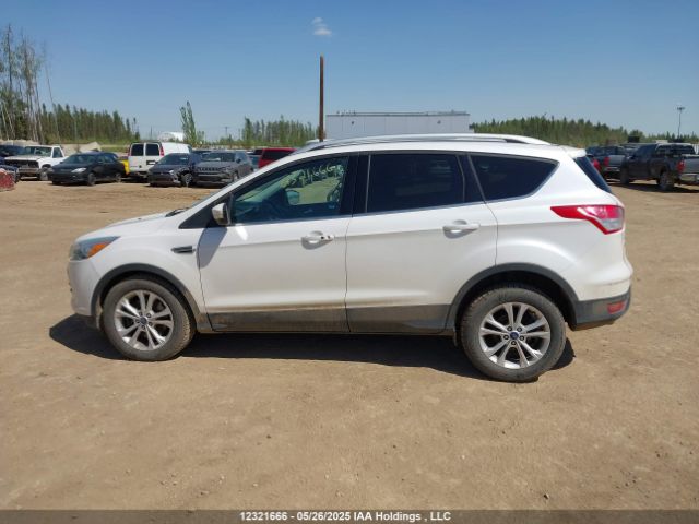 1FMCU9J94FUC47537 Ford Escape Titanium