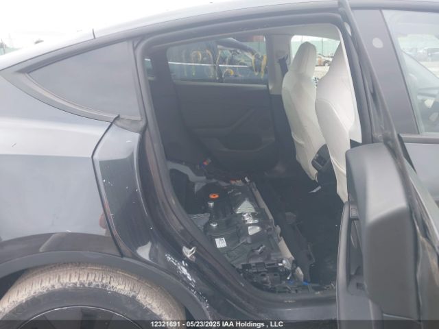 7SAYGAEE8SF235858 Tesla Model Y