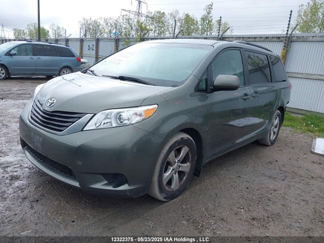 Toyota SIENNA LE 2014 5TDKK3DC2ES470981 Image 2