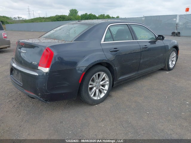 2C3CCAAGXGH243010 Chrysler 300
