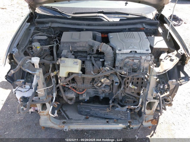 JA4J24A5XJZ607076 Mitsubishi Outlander Se/gt