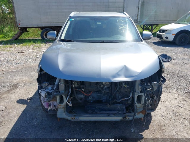 JA4J24A5XJZ607076 Mitsubishi Outlander Se/gt