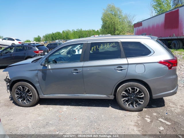 JA4J24A5XJZ607076 Mitsubishi Outlander Se/gt