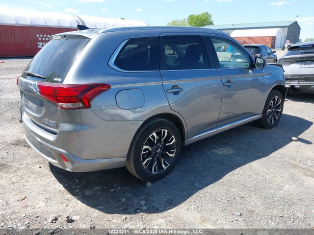JA4J24A5XJZ607076 Mitsubishi Outlander Se/gt
