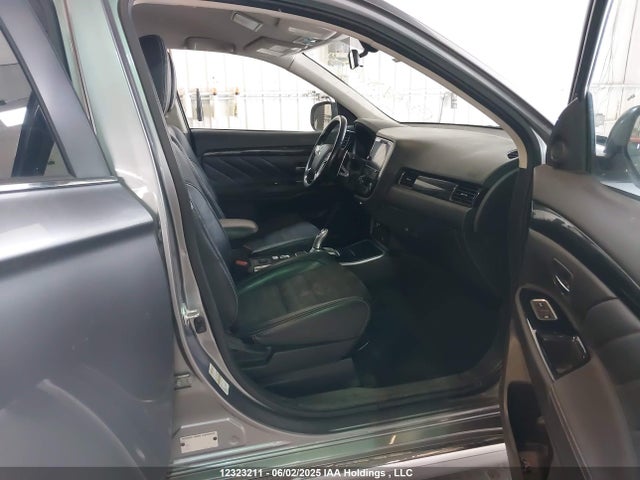 JA4J24A5XJZ607076 Mitsubishi Outlander Se/gt