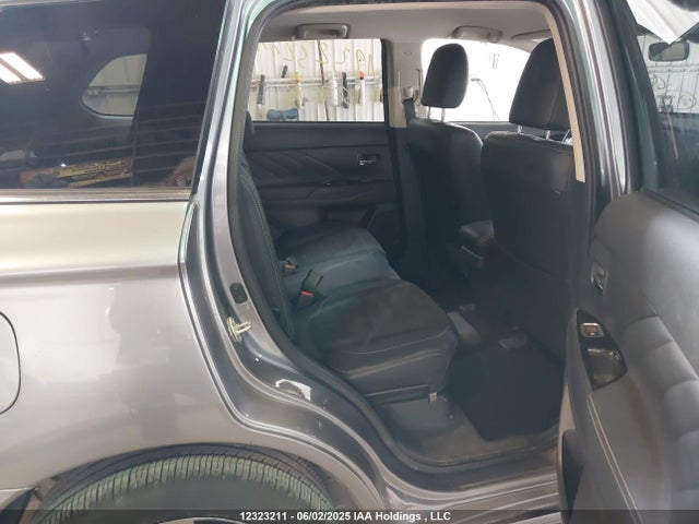 JA4J24A5XJZ607076 Mitsubishi Outlander Se/gt