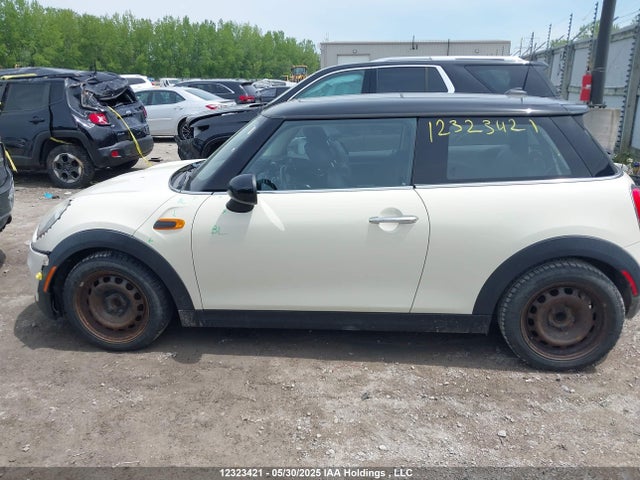 Продаж на аукціоні авто 2015 Mini 3 Door Cooper, vin: WMWXM5C50FT939371, номер лоту: 12323421