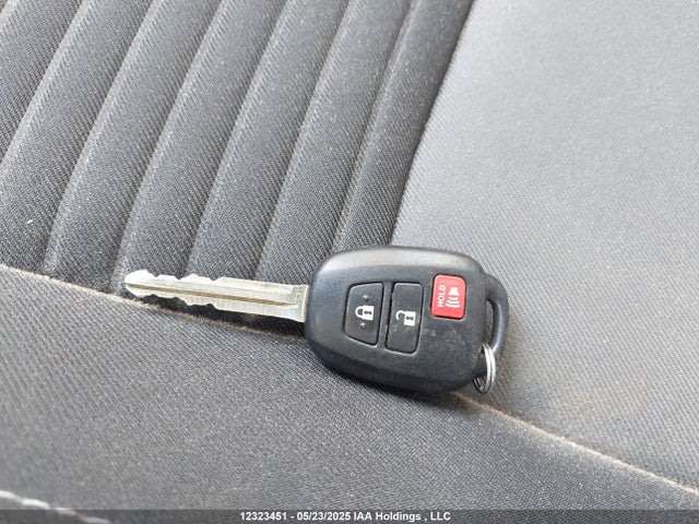 VNKKTUD30JA100226 Toyota Yaris L/le/se