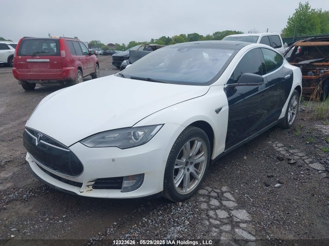 Tesla Model S P85d 2014 5YJSA1H2XEFP64156 Image 2