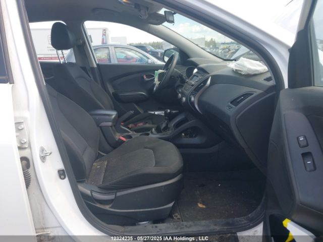 KM8JT3AF9FU076331 Hyundai TUCSON GLS