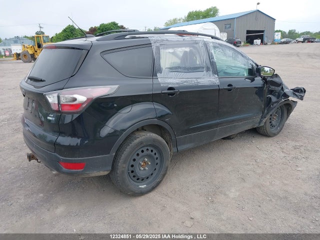 1FMCU9G90HUA17083 Ford ESCAPE SE