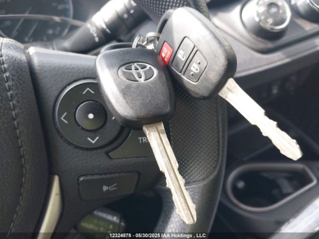 2T3ZFREV8JW425655 Toyota RAV4 LE