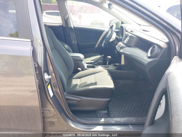 2T3ZFREV8JW425655 Toyota RAV4 LE