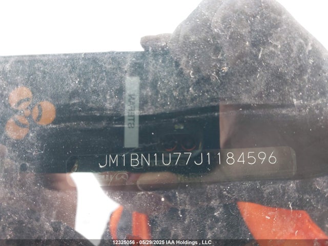 JM1BN1U77J1184596 Mazda pe