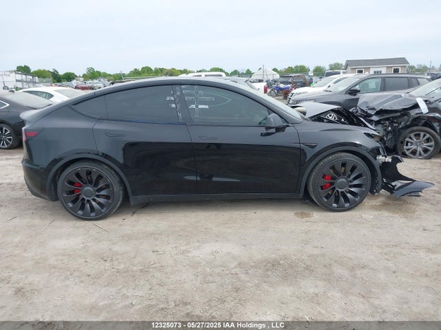 7SAYGDEF3NF461983 Tesla Model Y Performance