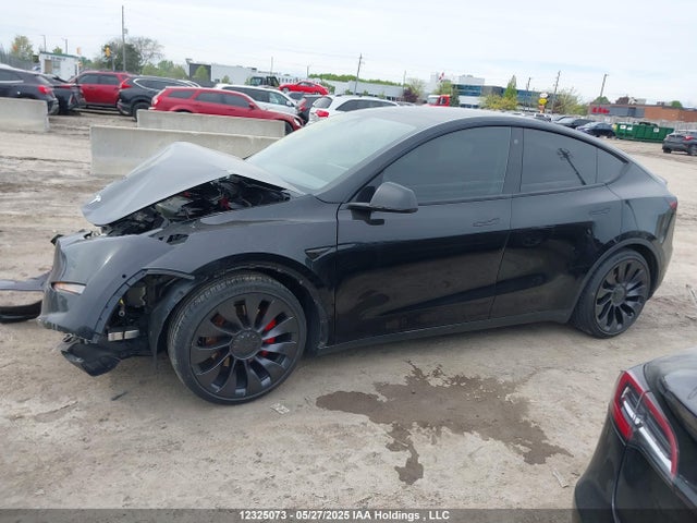 7SAYGDEF3NF461983 Tesla Model Y Performance