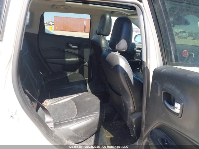 Jeep Compass 2019 3C4NJDCB0KT704471 Image 8