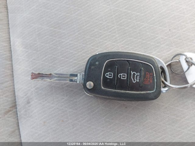 KM8J2CA41HU548820 Hyundai TUCSON SE