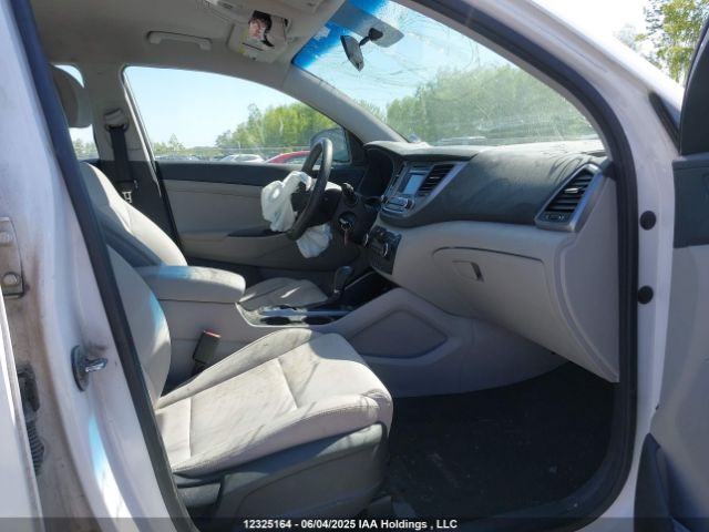 KM8J2CA41HU548820 Hyundai TUCSON SE