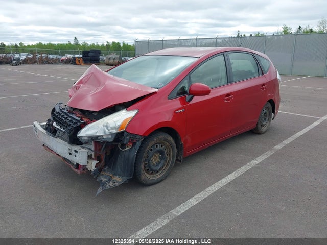 Toyota PRIUS V 2014 JTDZN3EU2E3355585 Image 2