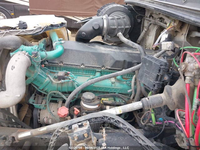 4V4NC9EH7JN999032 Volvo d13