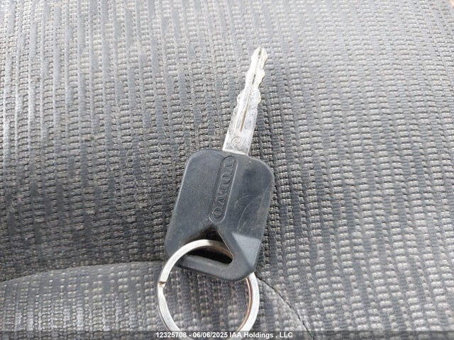 4V4NC9EH7JN999032 Volvo d13
