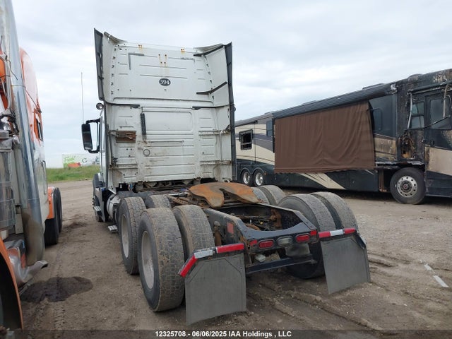 4V4NC9EH7JN999032 Volvo d13