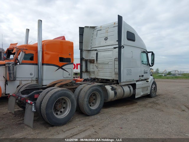 4V4NC9EH7JN999032 Volvo d13